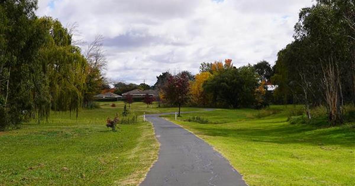 Solar powered lighting for Armidale cycleway