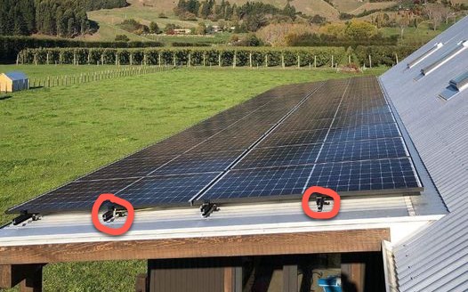 "Diving board" solar panel installation