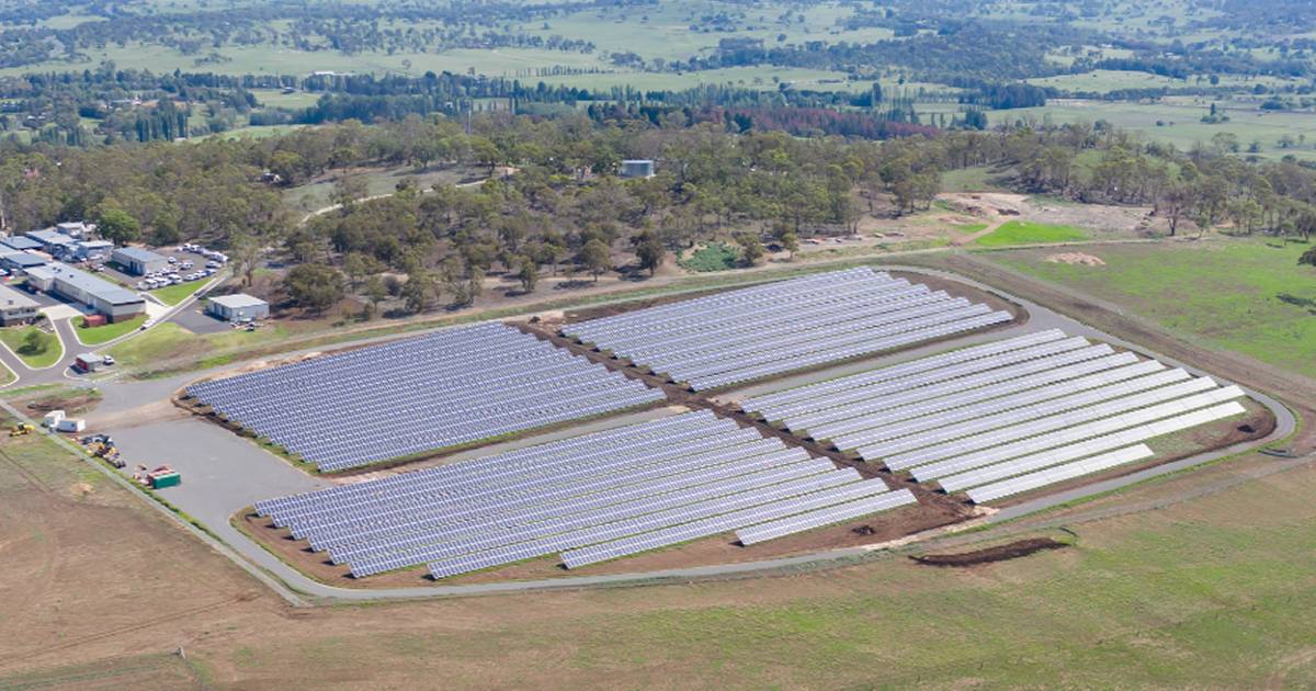 UNE solar farm