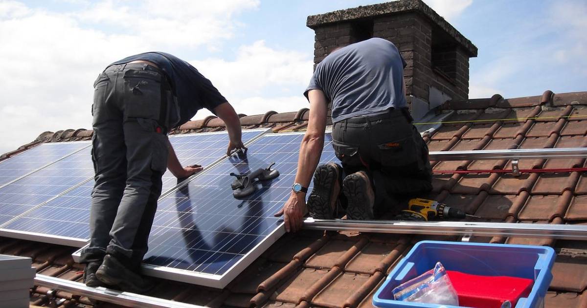 Solar installer rooftop safety
