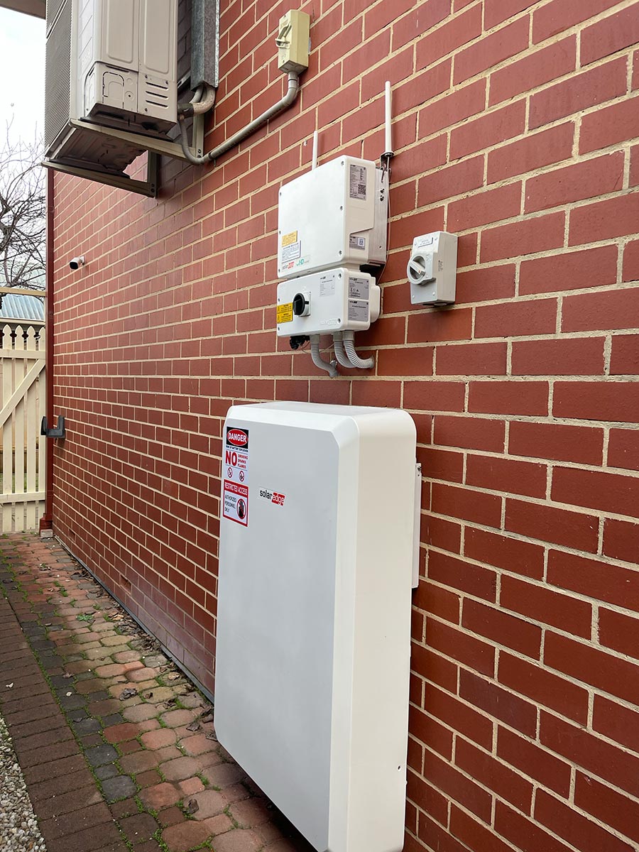 SolarEdge Home Battery with associated Energy Hub inverter