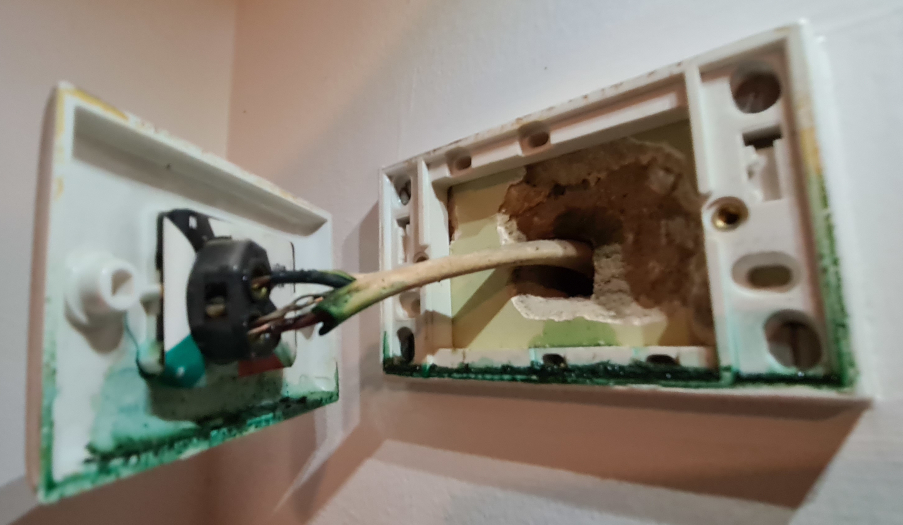 Brittle wiring in power outlet