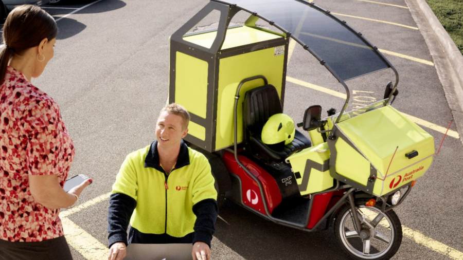 Three-wheeled electric delivery vehicle