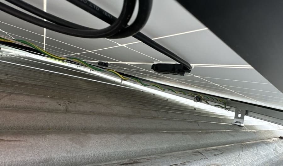 tight dc cabling under solar panel