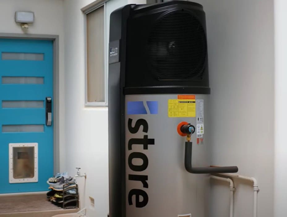 An istore hot water heat pump