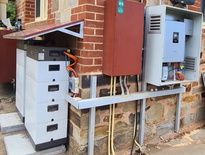 Solar battery hybrid
