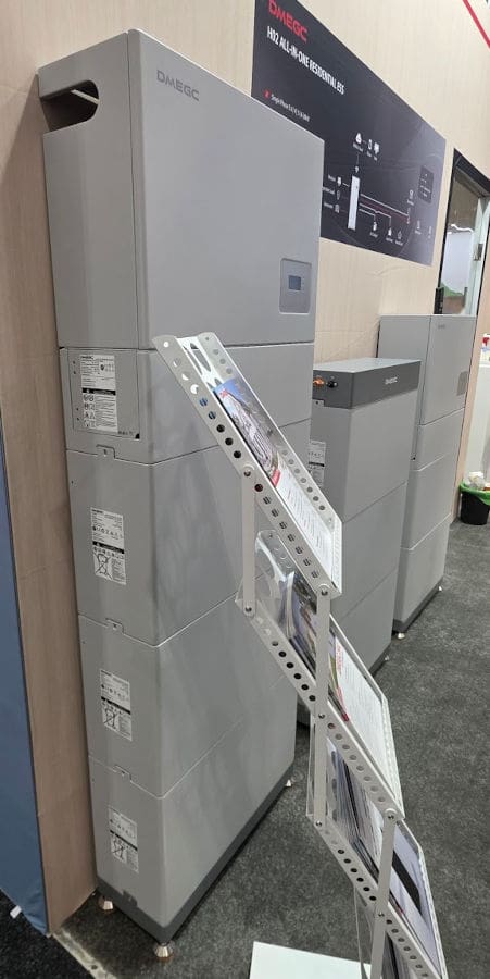 stackable solar battery