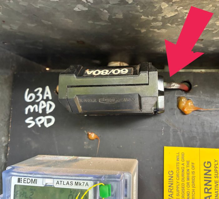 service fuse holder and burnt cable