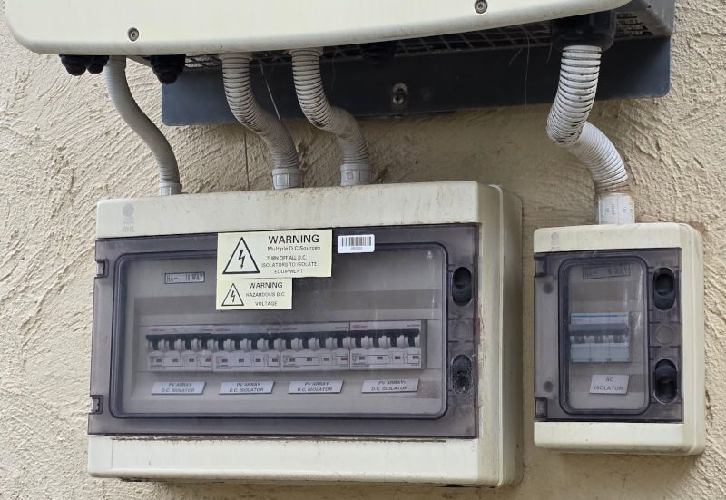 Solar inverter wiring
