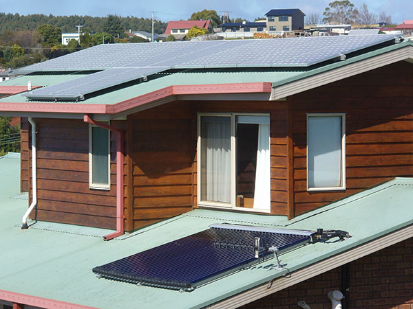 Un sistema solar de 2kw en un tejado